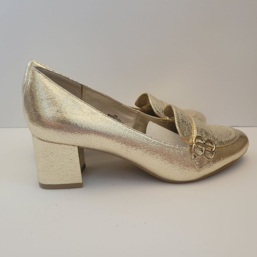 Bandolino Womens Gold Block Heel Loafers Size 10M With Metallic Finish & Logo Ac